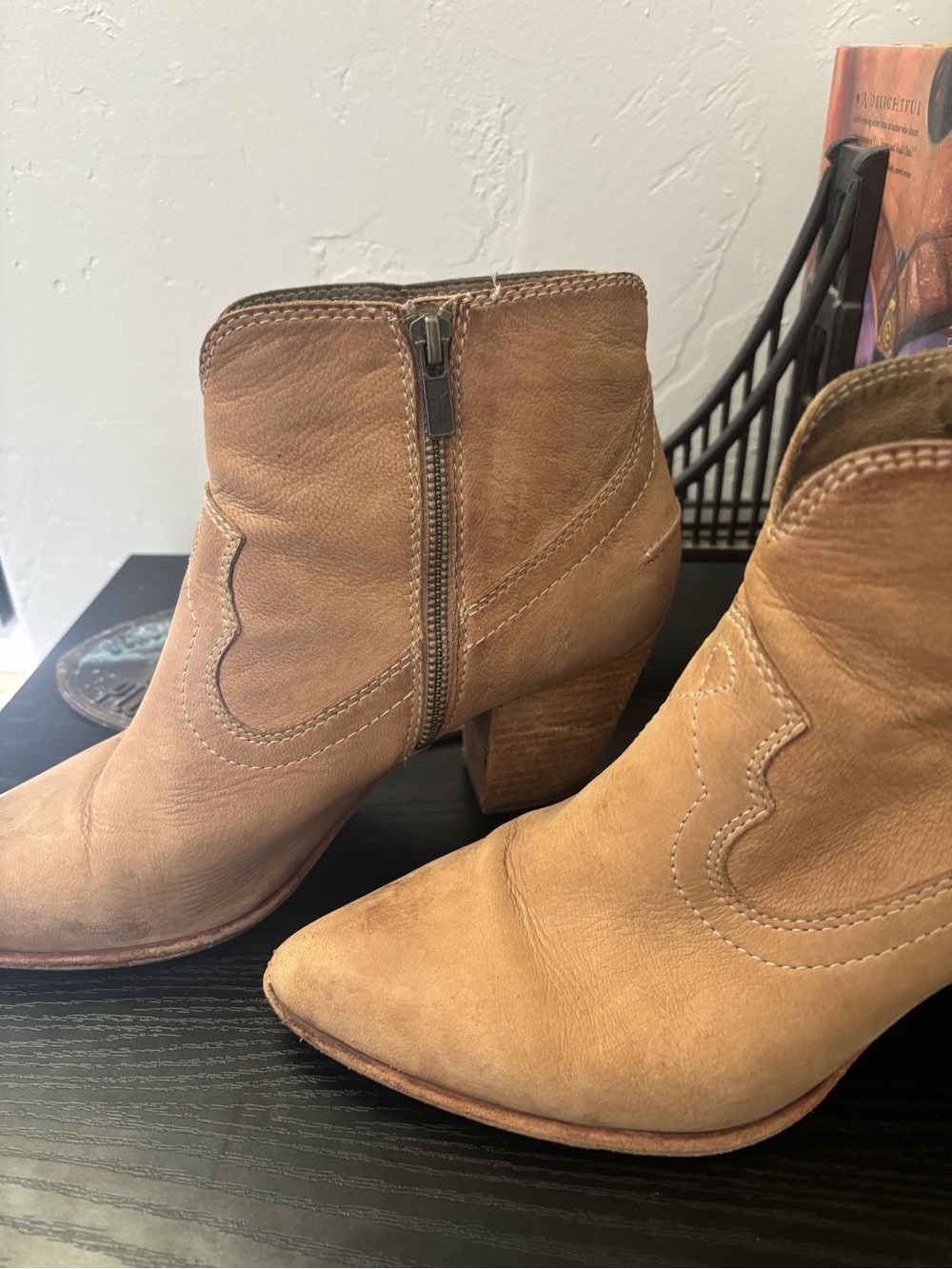 Frye Renee Seam Short Western Ankle Boot size 10M - Picture 4 of 9